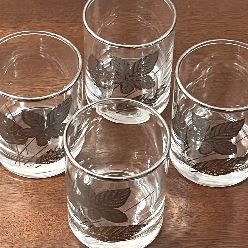 Libby MCM VTG Barware Rocks Glasses Set of 4 Tumblers Embossed Silver Leaves Rim - Picture 4 of 16